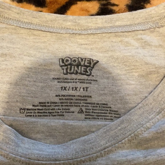 3/$30 Looney Tunes Top - Picture 6 of 7